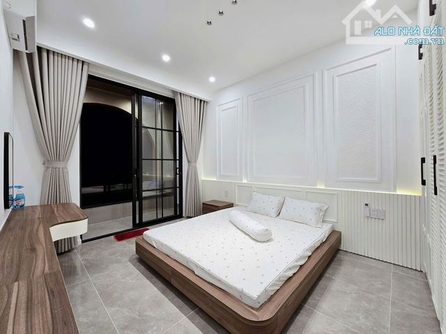 Siêu phẩm nhà đẹp 3 tầng mới 100% mặt tiền đường 7m5 - 4