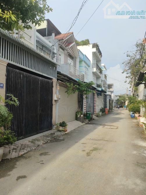 "Bán nhà 3 tầng tặng nội thất - Đường Đinh Phong Phú - Tăng Nhơn Phú B -  Q 9 .Giá nhỉnh n - 4