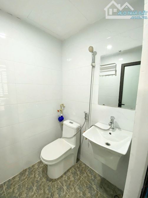 TÒA CHDV PHỐ LÁNG HẠ QUẬN ĐỐNG ĐA - NGÕ THÔNG RỘNG 3M - DT 80TR/ THÁNG - CHÀO GIÁ 16.5 TỶ. - 5