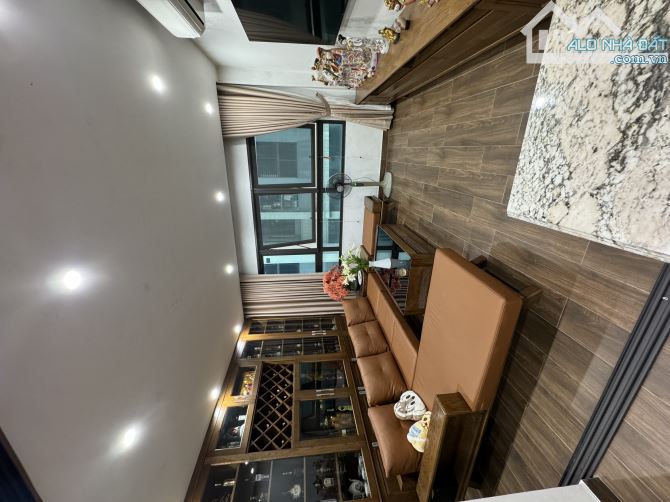 BÁN NHÀ CẦU GIẤY CÁCH MẶT PHỐ 1 NHÀ Ô TÔ ĐỖ CỬA - XÂY MỚI 8T THANG MÁY 2 THOÁNG VĨNH VIỄN - 5