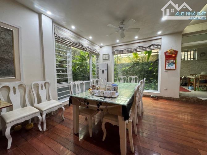 BIỆT THỰ VIP - VIEW VƯỜN HOA - VỈA HÈ OTO TRÁNH - ĐẲNG CẤP SỐNG - BẢO VỆ 24/24 - 5