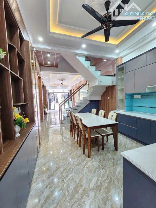 Kẹt Tiền Bán Nhà TP Dĩ An ,DT:76m2,4Tầng, 4x19 giá 6,5tỷ - 6