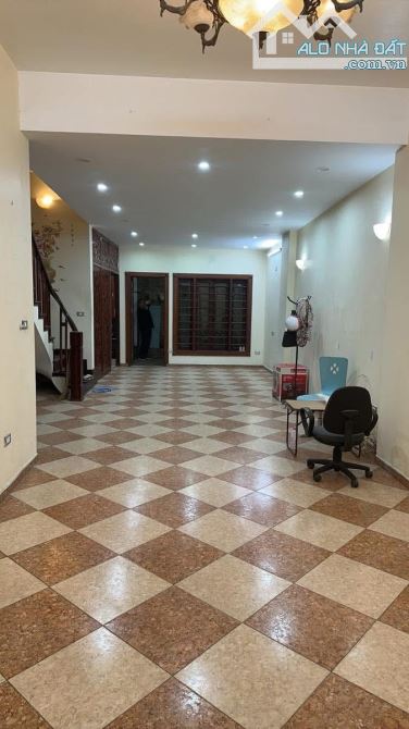 Bán Nhà 4 Tầng Ô Tô Tránh Kinh Doanh, 20M Ra Mặt Cầu Giấy, DT 132/140M MT 7.5M Giá 42.5Tỷ - 6