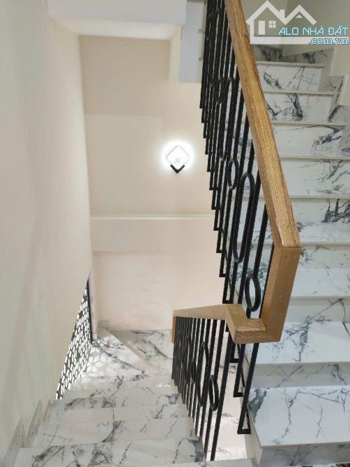MẶT TIỀN KÊNH Nhà 4 Tầng đường THẠNH LỘC 28, phường THẠNH LỘC, Q12, dt 121m2 (4mx30m)💵7,9 - 7