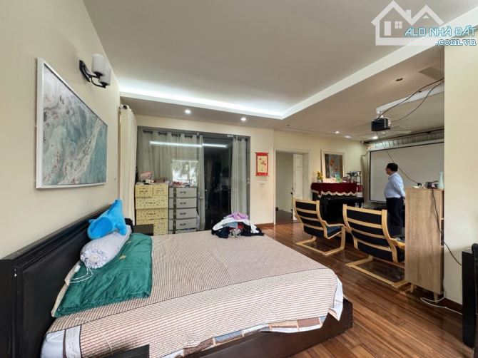 BIỆT THỰ VIP - VIEW VƯỜN HOA - VỈA HÈ OTO TRÁNH - ĐẲNG CẤP SỐNG - BẢO VỆ 24/24 - 7