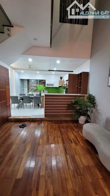 NHÀ HOÀNG ĐỨC LƯƠNG - 100M2 - 4 TẦNG - GẦN BIỂN - NHÀ KIÊN CỐ GẦN VINCOM - 12.7 TỶ - 7