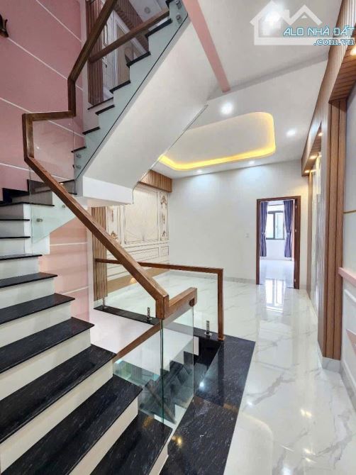 Kẹt Tiền Bán Nhà TP Dĩ An ,DT:76m2,4Tầng, 4x19 giá 6,5tỷ - 8