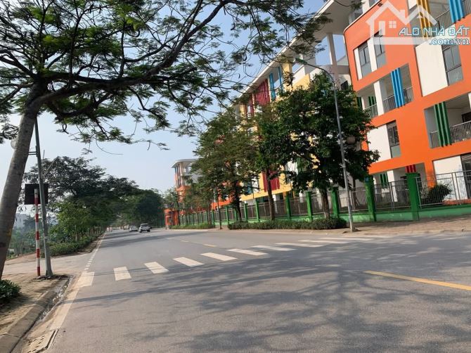 BÁN NHÀ LÔ GÓC PHÚC LỢI LONG BIÊN 5.3 TỶ 39 m 5 tầng ngõ rộng Kinh Doanh gần Việt Hưng - 8