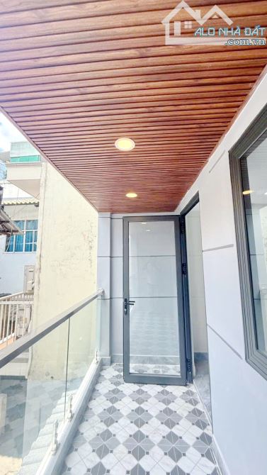 Bán nhà đẹp 2 lầu gần HXH đường Dương Bá Trạc P.2 Quận 8 - 8
