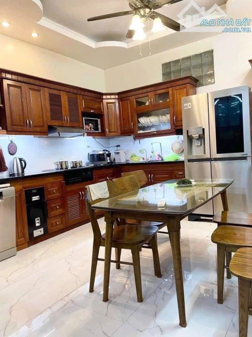 Có 102 ! Hoàng Hoa Thám - Ba Đình -Gần Ô Tô -Sổ Đẹp-full Nội Thất -45M x 5 Tầng Nhỉnh 9 Tỷ - 8