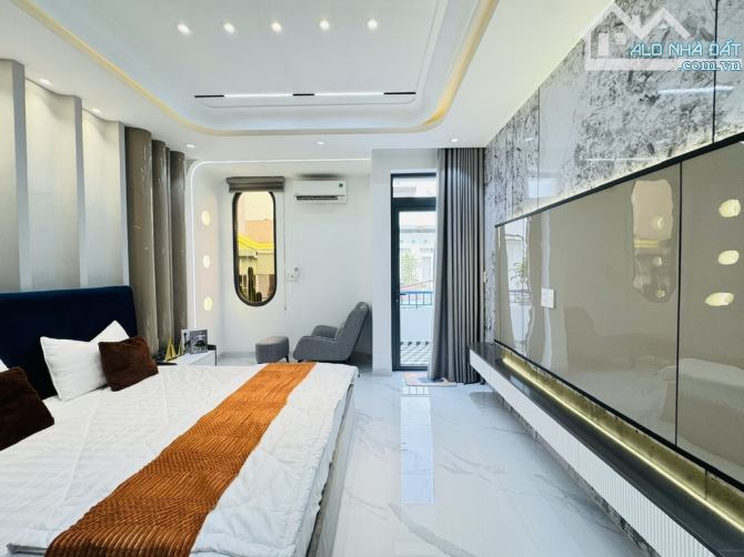 4 TẦNG 98M2 (4M TIỀN) - HẺM XE HƠI - TẶNG FULL NỘI THẤT - GẦN PHẠM VĂN ĐỒNG - 8