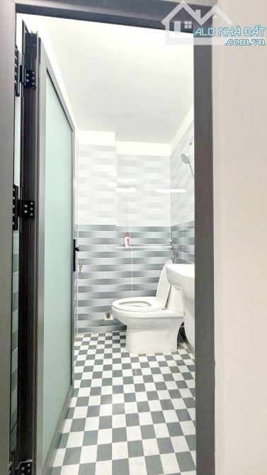 Bán nhà đẹp 2 lầu gần HXH đường Dương Bá Trạc P.2 Quận 8 - 9