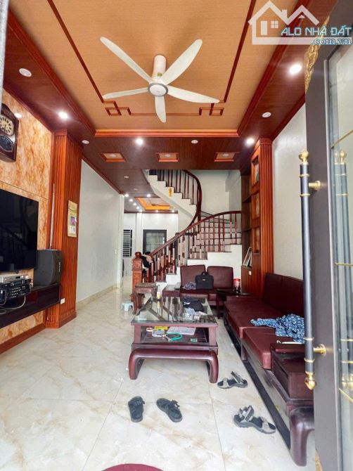 Phố Trần Quý Kiên – Phân Lô, Vỉa Hè, Ô Tô Tránh – Kinh Doanh Ngày Đêm – 5 Tầng – 13.8 Tỷ
