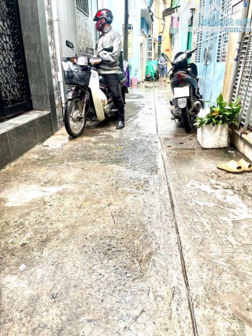 Nhà bán: đường Tôn Đản, DTSD 26m2, 3 tầng, giá 2,6 tỷ
