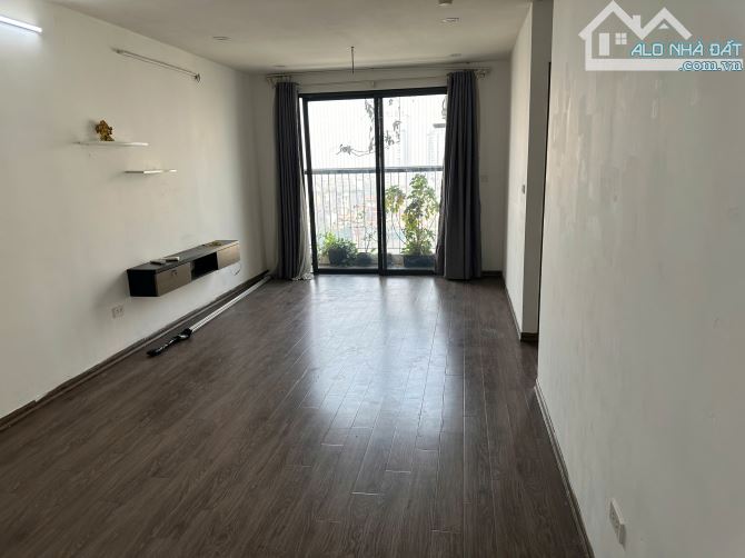Cho thuê chung cư helios tower 75 tam trinh 2pn đồ cơ bản giá rẻ