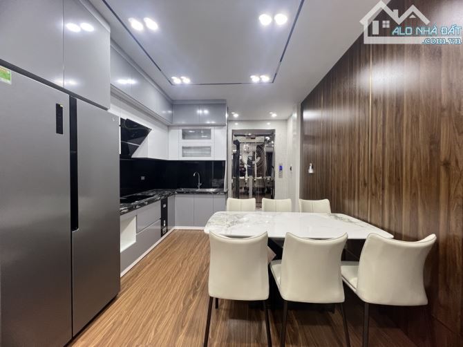 Bán Nhà Nguyên Văn Cừ Long Biên 50m x 6 Tầng Giá 9,8 Tỷ Thang Máy Ô Tô