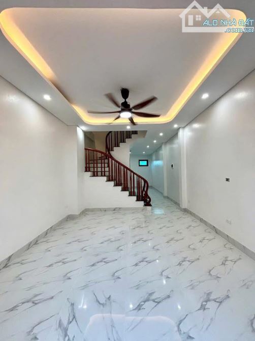 Chính chủ  bán nhà 4 tầng, 44m ô tô đỗ cửa – TT Quang Trung, Hà Đông  – Giá chỉ nhỉnh 8T