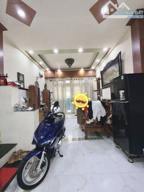 Bán nhà Hồng Lạc, Tân Bình – 3 tầng đẹp, nội thất gỗ, giá tốt chỉ 6.5 tỷ
