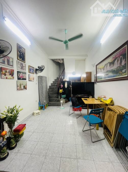 Cần bán nhà phố Thổ Quan Đống Đa 30m2 3 tầng 3.5 m mặt tiền