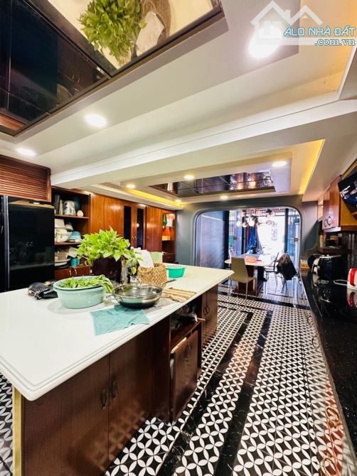 TLCChủ- Biệt Thự Ngang 8M Trung Tâm Bình Thạnh 4 tầng 120m2 6PN Sân Vườn, Hồ Cá Koi.Hẻm To