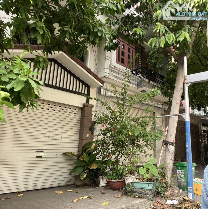 TLCChủ Nhà Ngang 5m x 18m + 5m Vỉa Hè VuôngA4, BTCT 4 tầng,Đường 20m,50M đến Mặt Tiền.HIẾM
