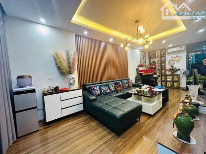 NHÀ YÊN NGHĨA PHÂN LÔ VỈA HÈ ĐƯỜNG 3ÔTÔ TRÁNH