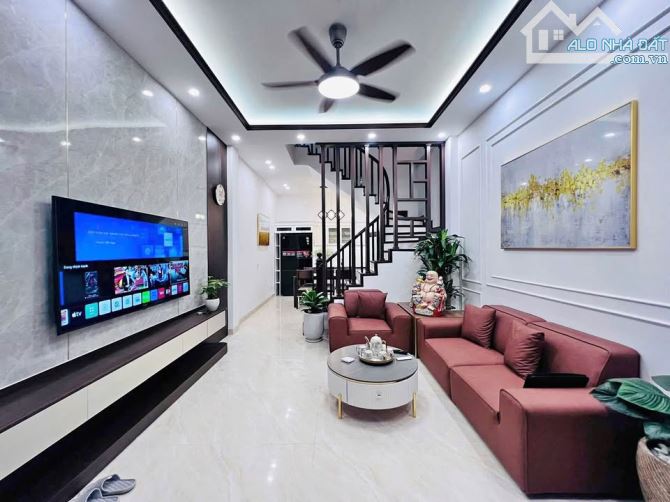 ĐẸP NHƯ NGỌC TRINH 35M-5 TẦNG-MẶT NGÕ KINH DOANH -10M RA Ô TÔ TRÁNH-PHÁO ĐÀI LÁNG-ĐỐNG ĐA