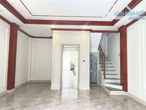 Vị trí vàng Xuân Đỉnh,nhà 41m2 6Tầng thang máy,ô tô đỗ tận cổng,ngõ thông.