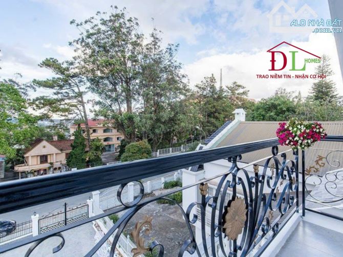 KHAN HIẾM! Bán căn Villa mặt tiền Trần Bình Trọng dt 400m2 ngay trung tâm Đà Lạt
