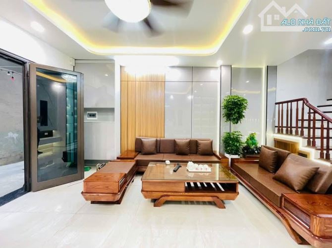 Trung tâm Hoàng Mai, nhà mới ôtô đỗ cửa, kinh doanh, full nội thất, DT 45m2, Gía 7.5 tỷ.