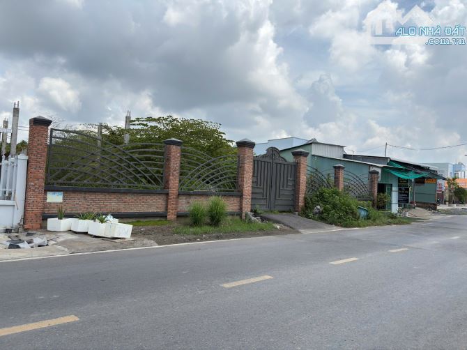 ĐẤT MT NGUYỄN VĂN TẠO 962M2 NGANG 20M GIÁ TỐT