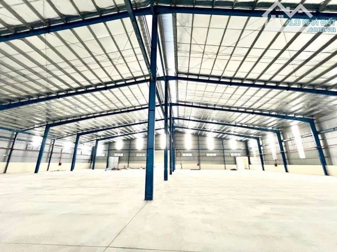cho thuê kho xưởng đường lò lu sát bên khu CNC Q9. DT:9500m2