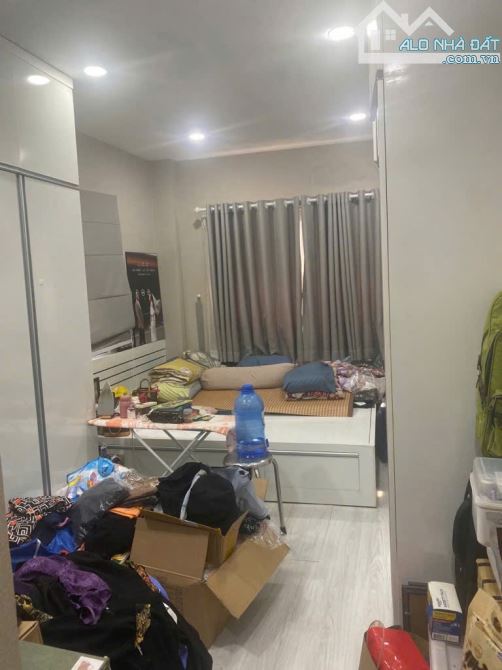 Bán nhà mặt tiền KD gần Cách Mạng Tháng 8, Quận 3, 4 Tầng, 43m2, ngang 5.6m, 4Pn, 8.55 Tỷ