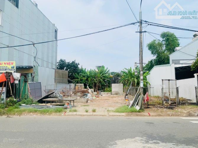 Bán lô đất MT đường Bàu Năng 11 (đường 7m5) đối diện Công Viên, DT 100m2 giá 4ty2