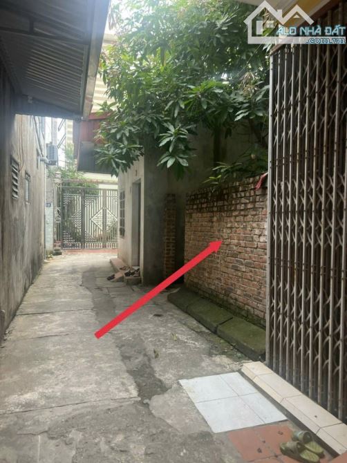Bán mảnh đất mặt ngõ 390 đường Vũ Hữu Lợi, ngõ nông, rộng, sau 2 nhà ra mặt đường