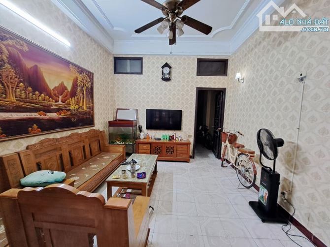 BÁN NHÀ CẦU GIẤY PHÂN LÔ _ Ô TÔ KINH DOANH 65M 3 TẦNG GIÁ 18 TỶ