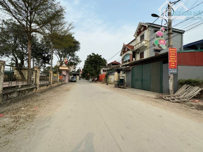 DỤC TÚ ĐẤT HIẾM VUÔNG ĐÉT - VỈA HÈ  - KINH DOANH - Ô TÔ TRÁNH