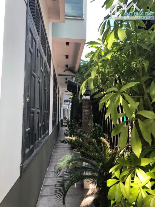 Cần bán gấp biệt thự 3 tầng lô góc vị trí cực đẹp ngay trục đường 30 tháng 4- Vinmec hospi