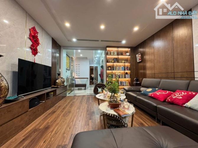 Kim Đồng - Hoàng Mai 60/70T1 x 8 tầng, mặt tiền 4.3m, giá 32 tỷ thương lượng