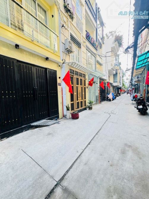 Nhà 4 tầng hẻm xe hơi đường Nguyễn Đình Chiểu phường 4 quận 3
