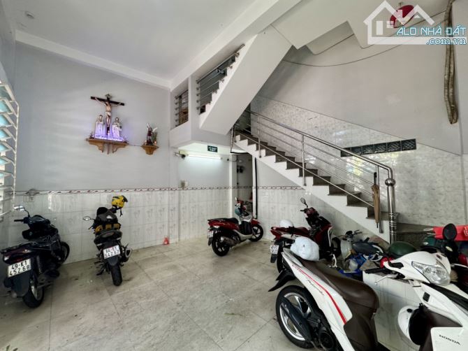 CHDV thu nhập 45 triệu/ tháng, hẻm ô tô thông