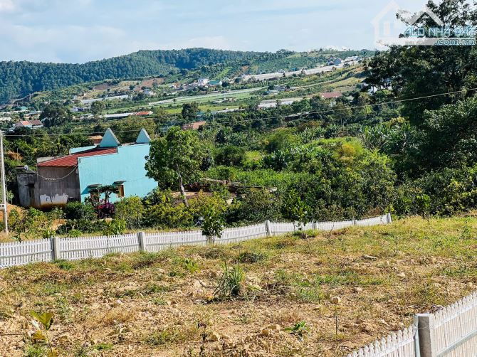Đất nghỉ dưỡng ven Đà Lạt view thị trấn Nam Ban mới có sổ và thổ cư