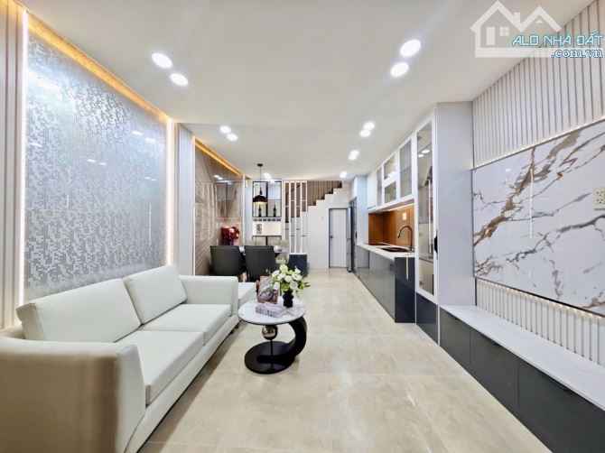 Phan Xích Long,DTSD 100m2, 3 tầng BTCT mới đẹp ở ngay chỉ nhĩnh 6 tỷ
