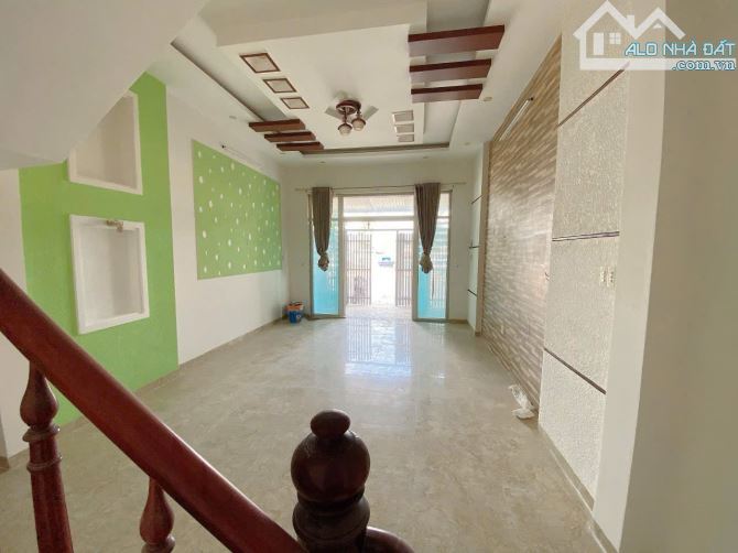 Bán nhà view trực diện biển 67.5m2 1 trệt 2 lầu 5.2 tỷ mặt tiền đường Nguyễn Văn Linh