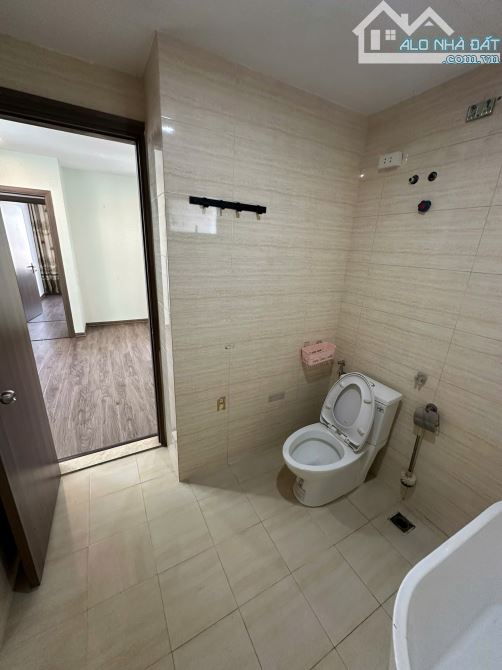Cho thuê chung cư helios tower 75 tam trinh 2pn đồ cơ bản giá rẻ - 10