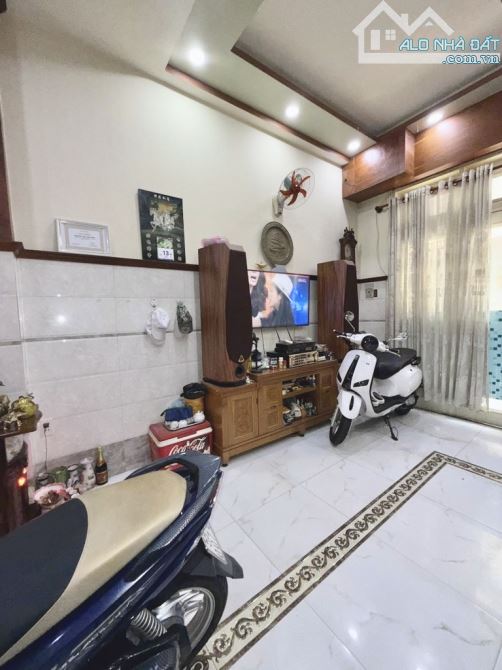 Bán nhà Hồng Lạc, Tân Bình – 3 tầng đẹp, nội thất gỗ, giá tốt chỉ 6.5 tỷ - 10