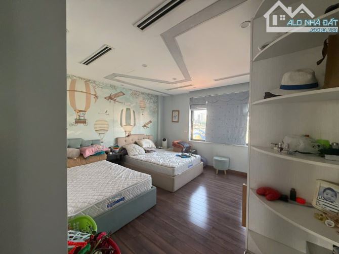 Siêu phẩm Hoàng Cầu Đống Đa. Sổ 110m, 9 tầng MT14m Giá 63 tỷ. 16 căn hộ full nội thất - 10