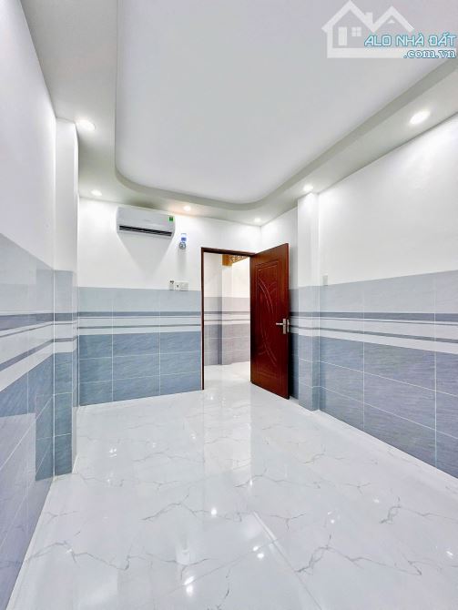 nhà trệt lững lộ ô tô trục chính hẻm 583 đường 30/4 - 11