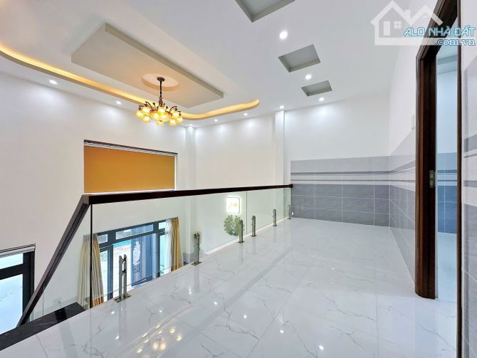 nhà trệt lững lộ ô tô trục chính hẻm 583 đường 30/4 - 1