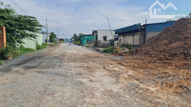 Bán đất 12.4 x 55m (682m2) ấp Bình Lợi, xã Hòa Khánh Đông, Đức Hòa, Long An giá 3.6 tỷ - 4